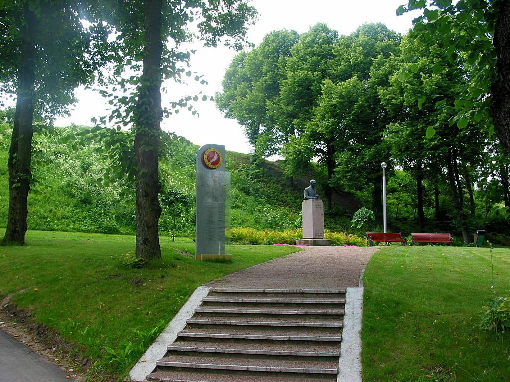 Friedrich Reinhold Kreutzwaldi monument Rakveres_2