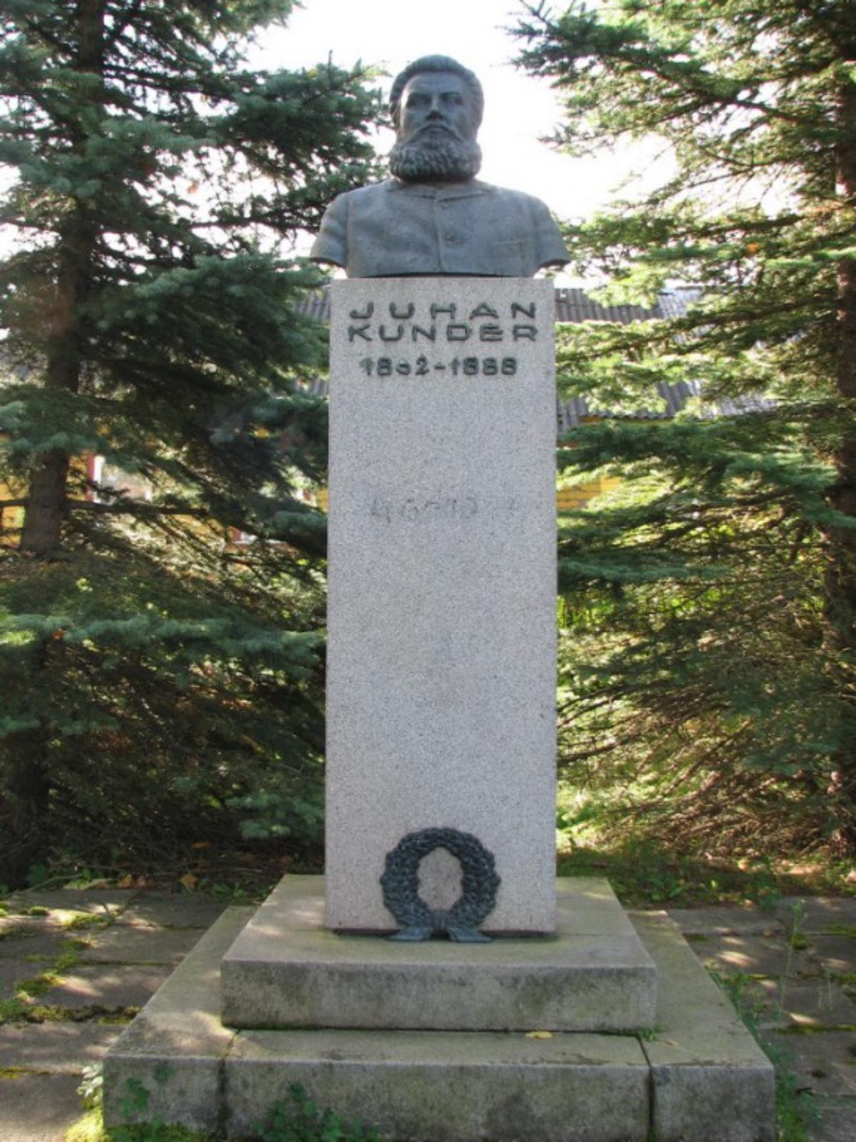 Juhan Kunderi monument Rakveres_1